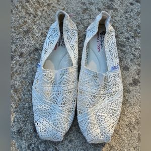 Toms Cream Lace Slip on Loafers Sz 9